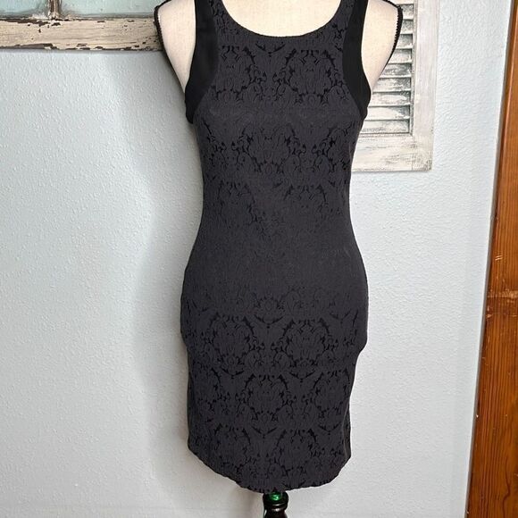 Guess Black Sleeveless Zip Up Floral Lace Women's Bodycon Dress Size Small - Picture 3 of 13